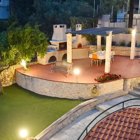 Palio Suites Palaiontsiflikion Exterior photo